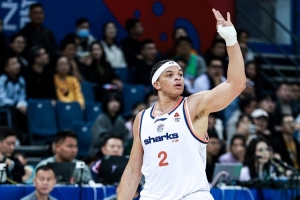 齐发力！古德温&洛夫顿合计27中14砍下33分6板6助2断配图