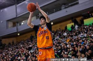 还是挺敢打的！偰李永炜替补22分钟 8中3拿7分6板5助&送关键抢断配图