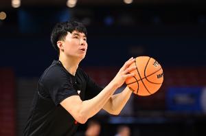 第三次参加！官方：李贤重将代表马刺参加2026年拉斯维加斯夏联配图