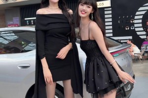 1米8女模特晒视频：在2米的诺姐面前直接化身小学生了 😅